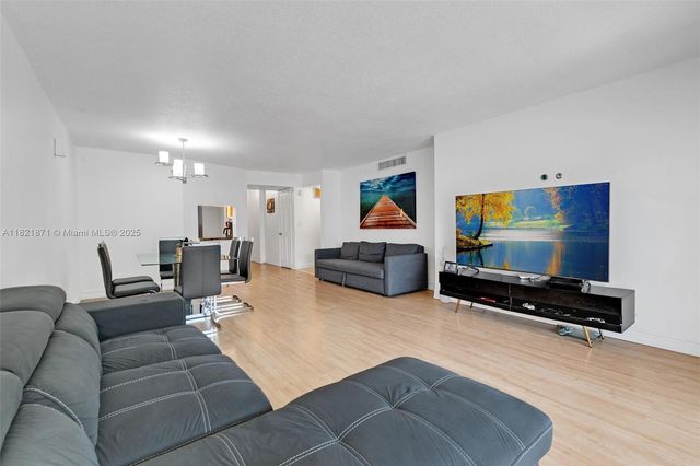 1660 NE 191st St 206-1, Miami, FL 33179