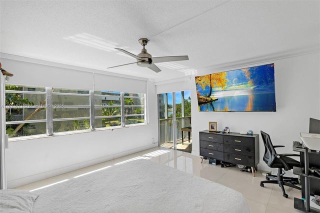 1660 NE 191st St 206-1, Miami, FL 33179