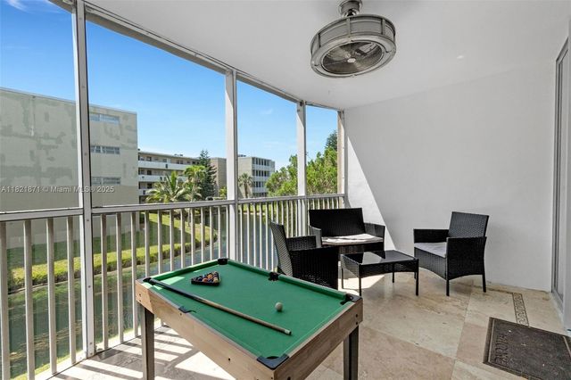 1660 NE 191st St 206-1, Miami, FL 33179