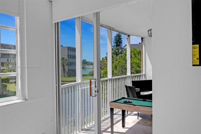 1660 NE 191st St 206-1, Miami, FL 33179