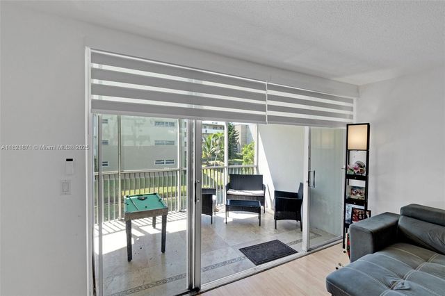1660 NE 191st St 206-1, Miami, FL 33179
