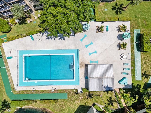 1660 NE 191st St 206-1, Miami, FL 33179