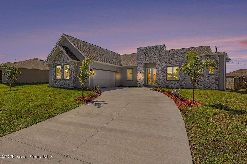 2062 SW O'Connel Avenue, Palm Bay, FL 32908