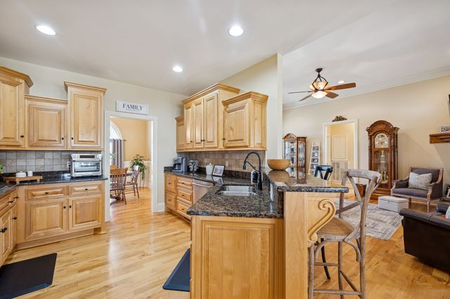 192 Hills Dr, Hillsboro, TN 37342