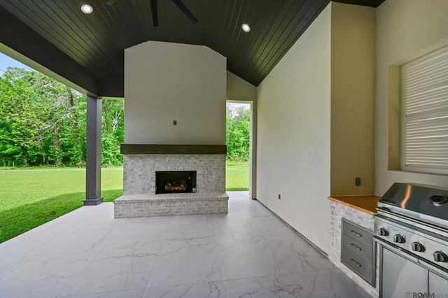 40128 River Winds Ct, Gonzales, LA 70737