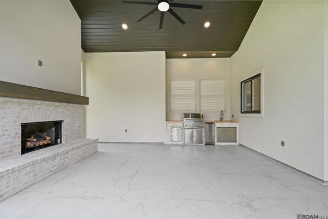 40128 River Winds Ct, Gonzales, LA 70737