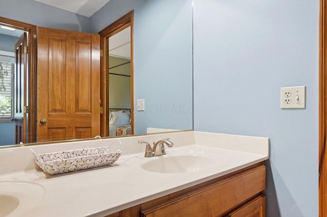 786 Robbins Way, Worthington, OH 43085