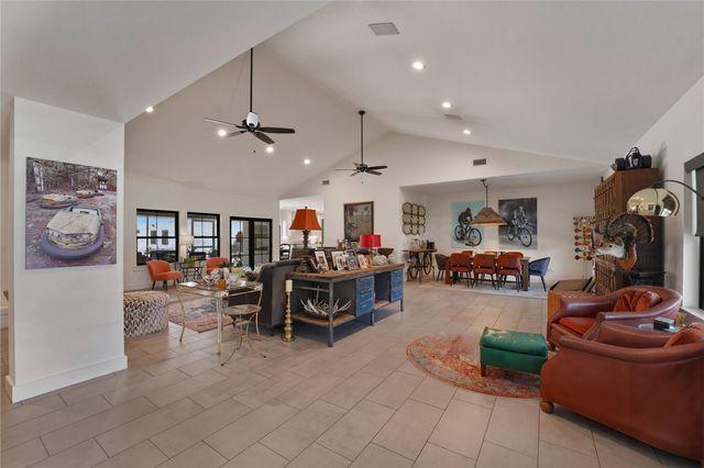 1124 Bowie Street, Columbus, TX 78934