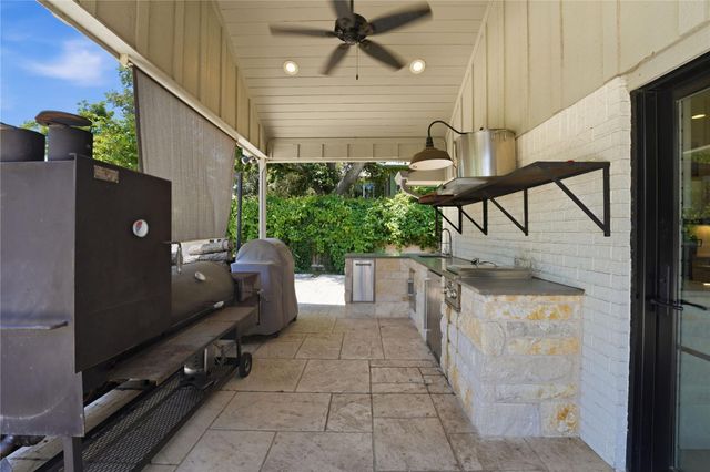 1124 Bowie Street, Columbus, TX 78934