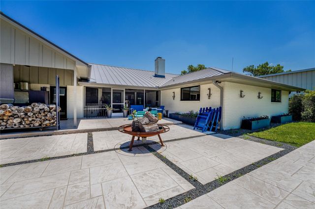 1124 Bowie Street, Columbus, TX 78934