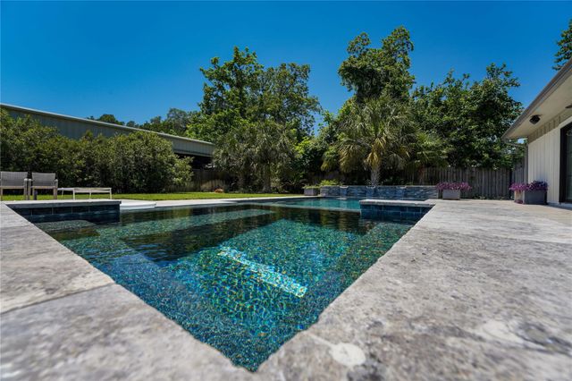 1124 Bowie Street, Columbus, TX 78934