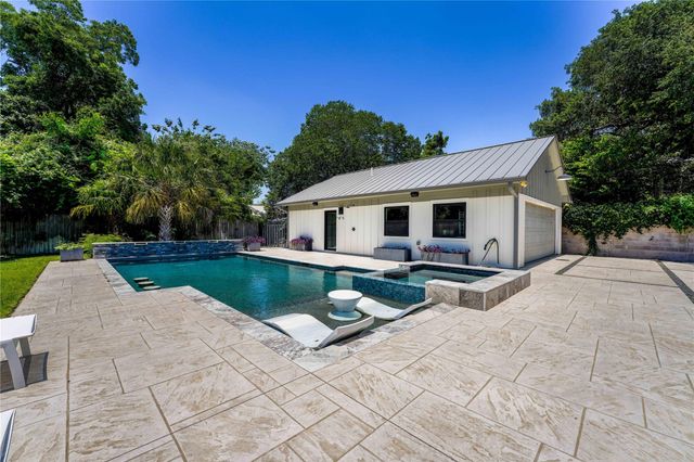 1124 Bowie Street, Columbus, TX 78934