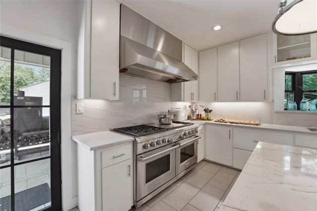 1124 Bowie Street, Columbus, TX 78934
