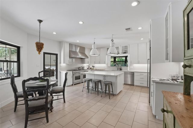 1124 Bowie Street, Columbus, TX 78934