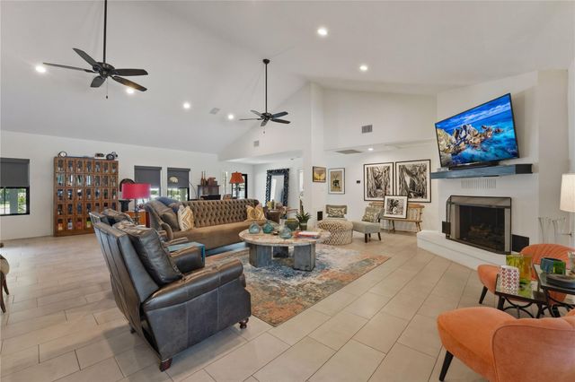 1124 Bowie Street, Columbus, TX 78934