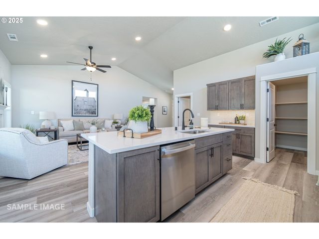 4711 STONEFIELD Ct, Florence, OR 97439