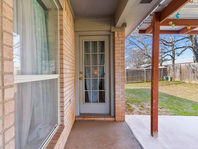 409 Huddleston Court, Springtown, TX 76082