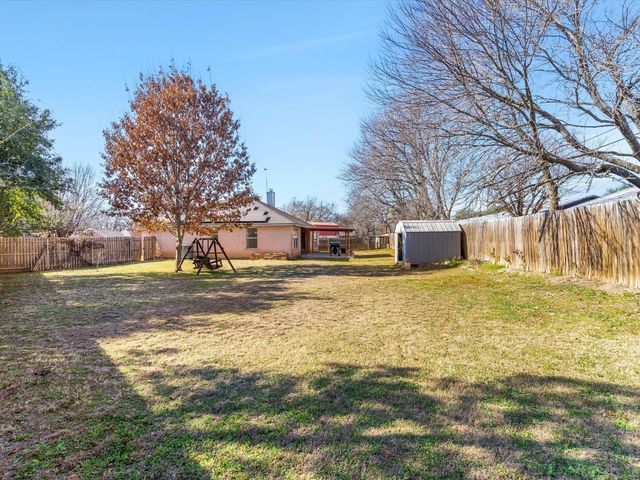 409 Huddleston Court, Springtown, TX 76082