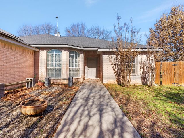 409 Huddleston Court, Springtown, TX 76082