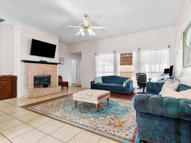 409 Huddleston Court, Springtown, TX 76082