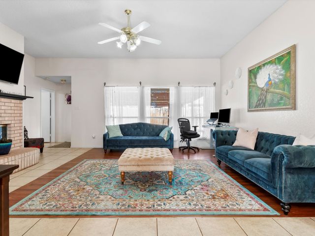 409 Huddleston Court, Springtown, TX 76082