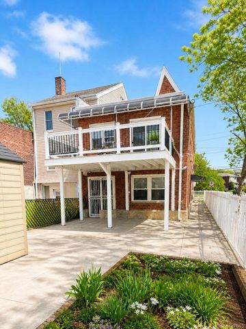 152-20 Peck Avenue, Flushing, NY 11355