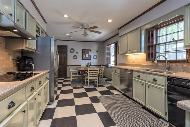 2839 HONEY TREE DR, Germantown, TN 38138