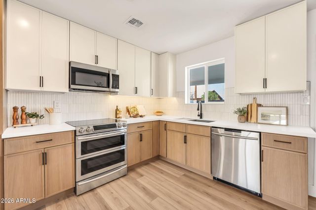4902 E GRANADA Road, Phoenix, AZ 85008