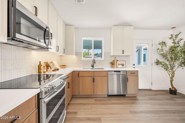 4902 E GRANADA Road, Phoenix, AZ 85008