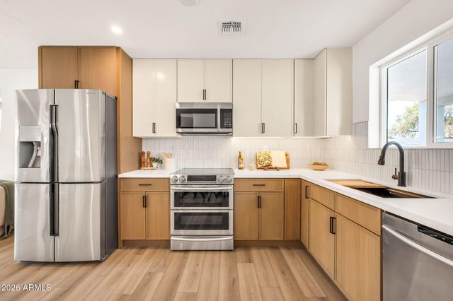 4902 E GRANADA Road, Phoenix, AZ 85008