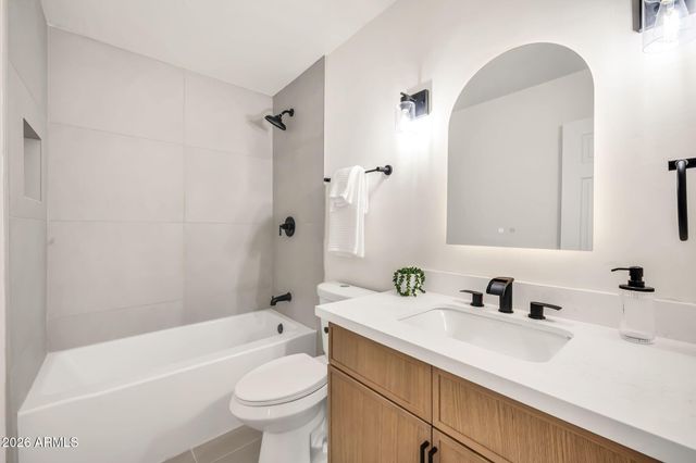 4902 E GRANADA Road, Phoenix, AZ 85008