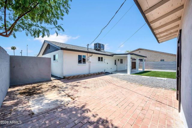 4902 E GRANADA Road, Phoenix, AZ 85008