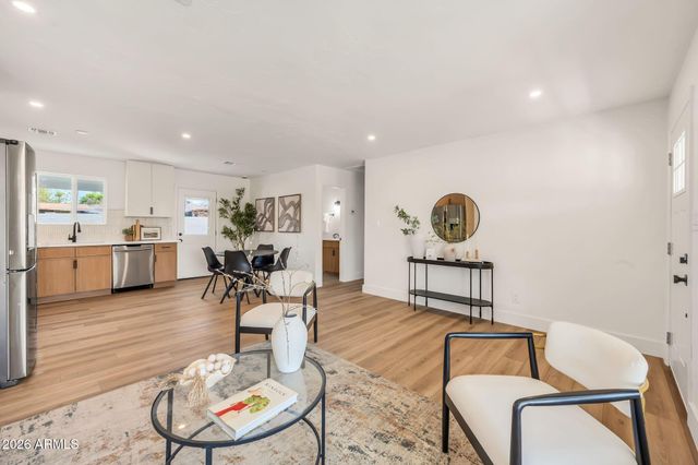 4902 E GRANADA Road, Phoenix, AZ 85008