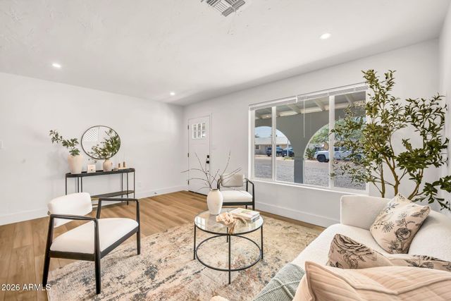 4902 E GRANADA Road, Phoenix, AZ 85008