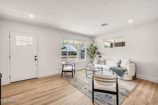 4902 E GRANADA Road, Phoenix, AZ 85008