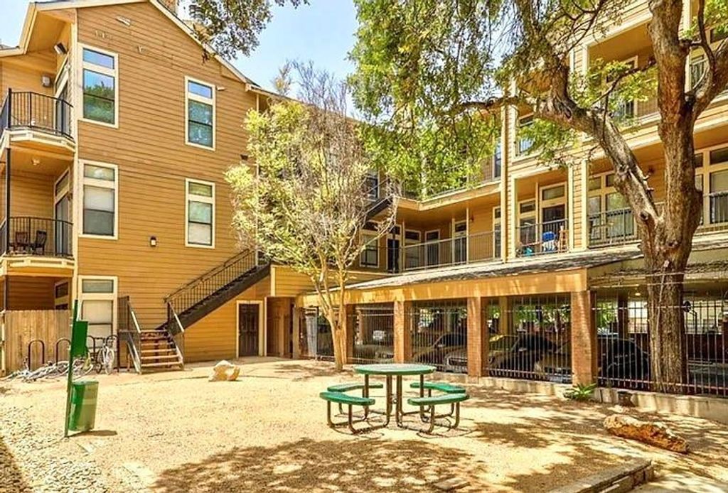 2802 Nueces ST 211, Austin, TX 78705