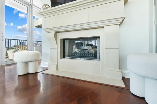 400 Riverboat, 1801, Newport, KY 41071