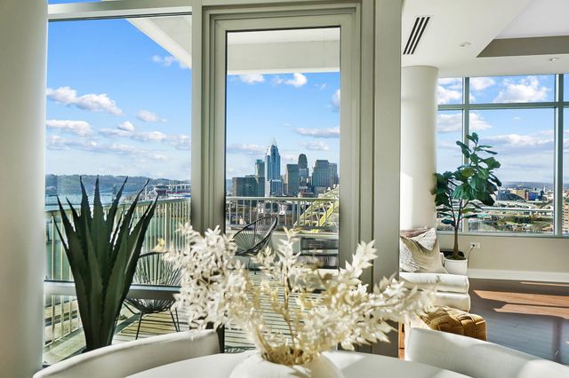 400 Riverboat, 1801, Newport, KY 41071