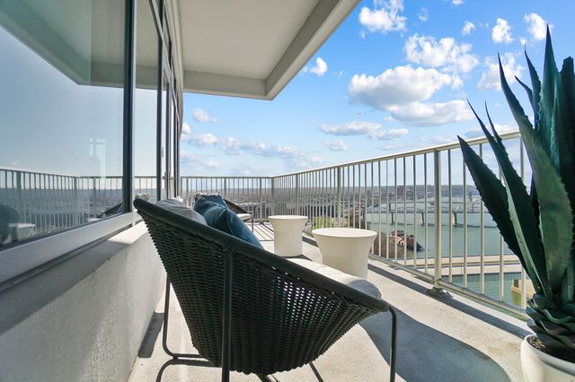 400 Riverboat, 1801, Newport, KY 41071