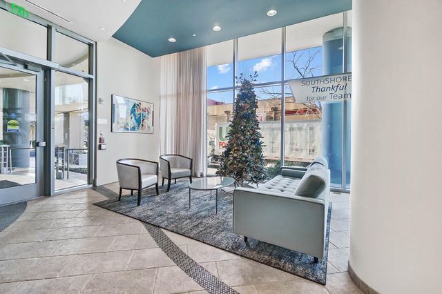400 Riverboat, 1801, Newport, KY 41071