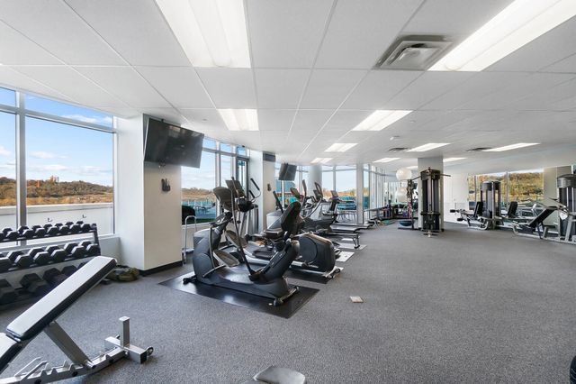 400 Riverboat, 1801, Newport, KY 41071