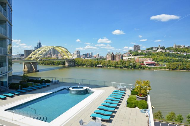 400 Riverboat, 1801, Newport, KY 41071