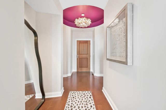 400 Riverboat, 1801, Newport, KY 41071