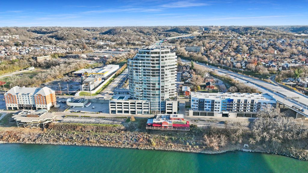 400 Riverboat, 1801, Newport, KY 41071