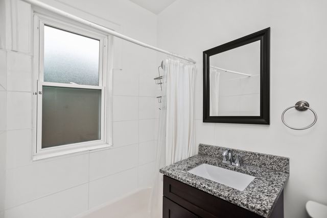 7958 S Luella Avenue 1, Chicago, IL 60617