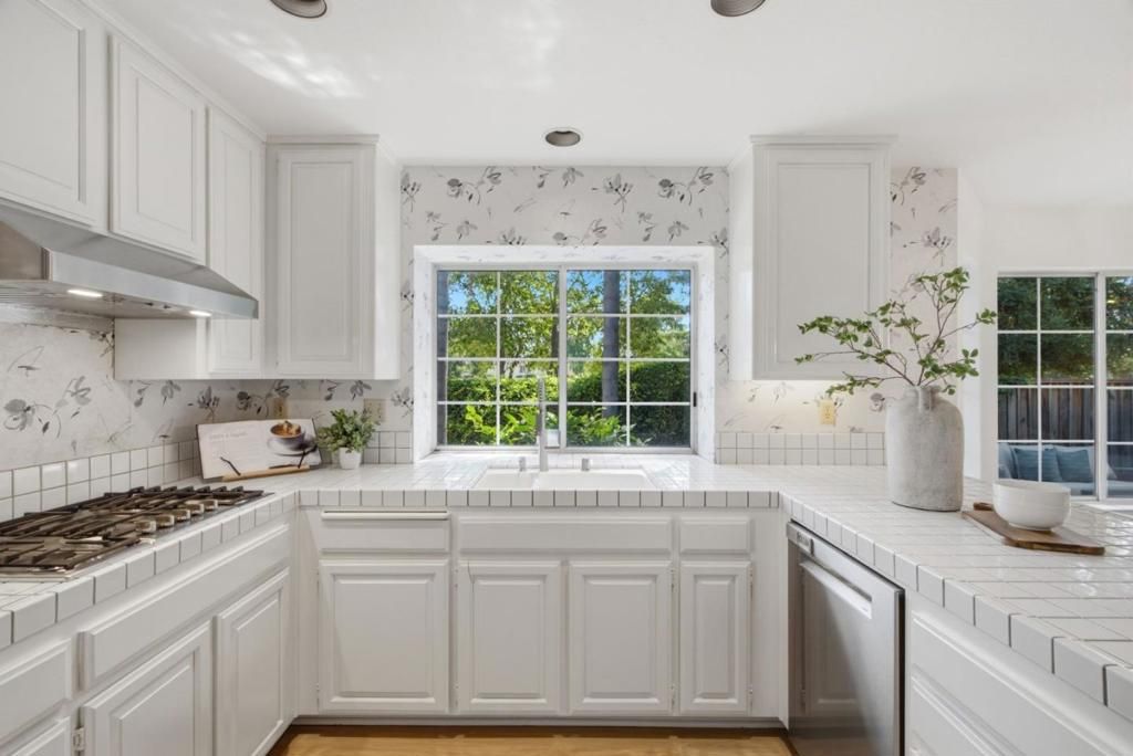 Image 10 of property listing at 1230 Pennyroyal Terrace, Sunnyvale, CA 94087