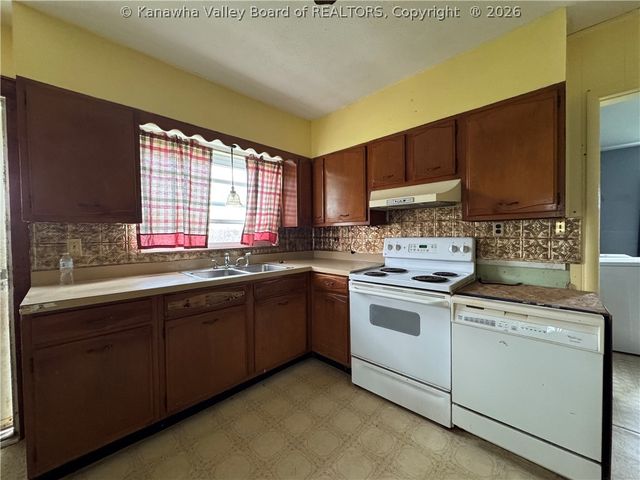 358 Cemetery Road, Red House, WV 25168