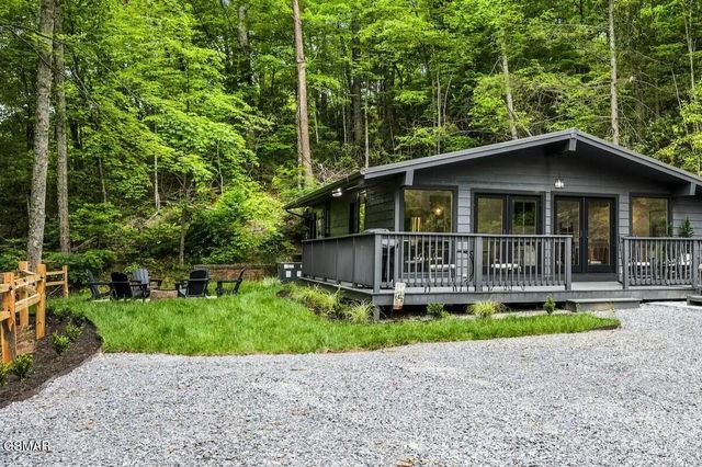 1137 Old Cartertown Road, Gatlinburg, TN 37738