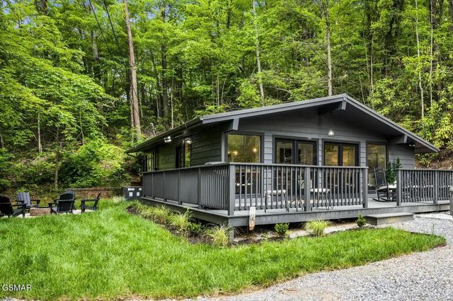 1137 Old Cartertown Road, Gatlinburg, TN 37738