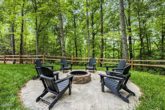 1137 Old Cartertown Road, Gatlinburg, TN 37738